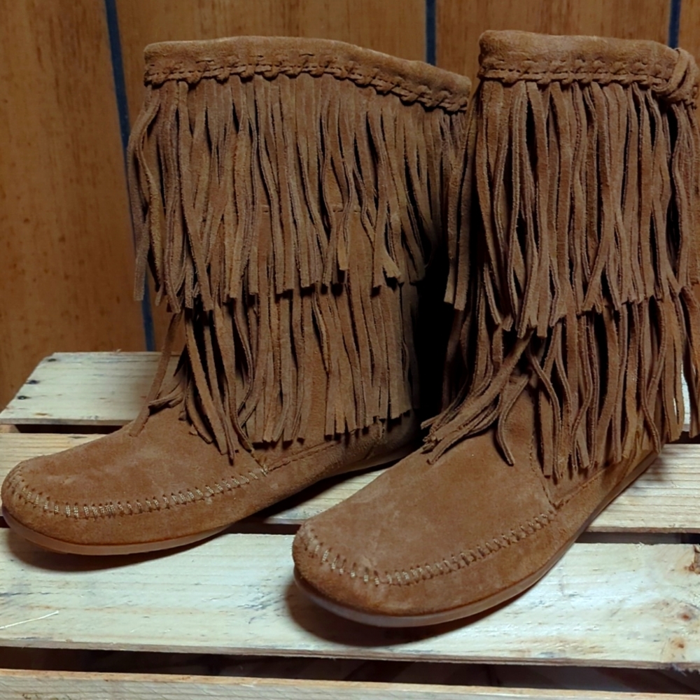 Minnetonka High top Fringe Moccasins